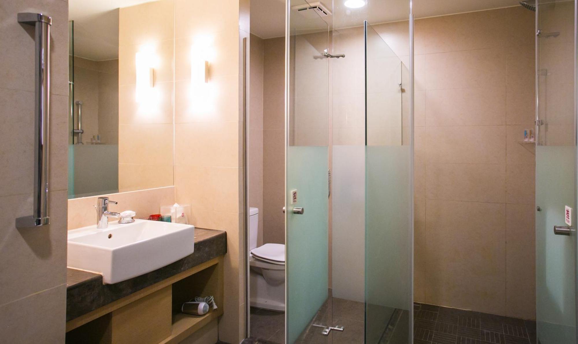 E-Da Royal Hotel Dashu Esterno foto A shower enclosure