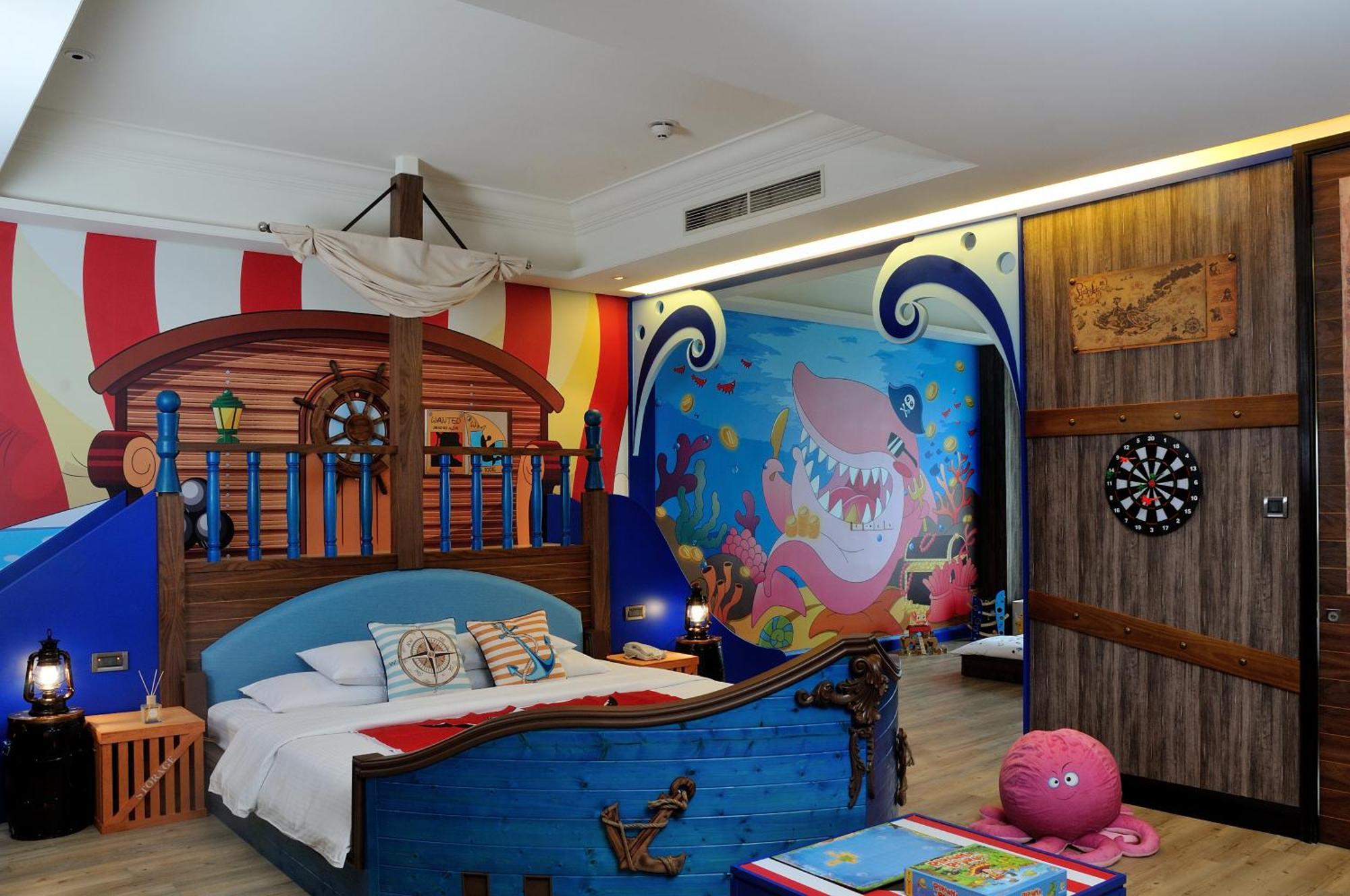 E-Da Royal Hotel Dashu Esterno foto A themed room at the hotel