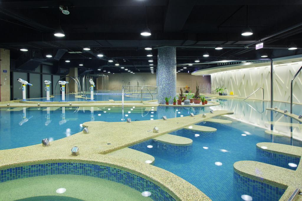 E-Da Royal Hotel Dashu Servizi foto Swimming pool