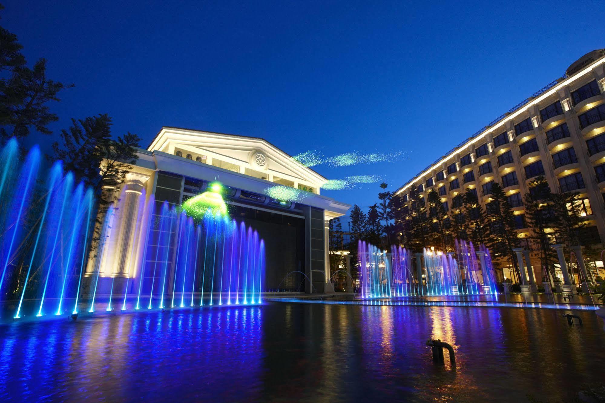 E-Da Royal Hotel Dashu Esterno foto Fountains at the hotel
