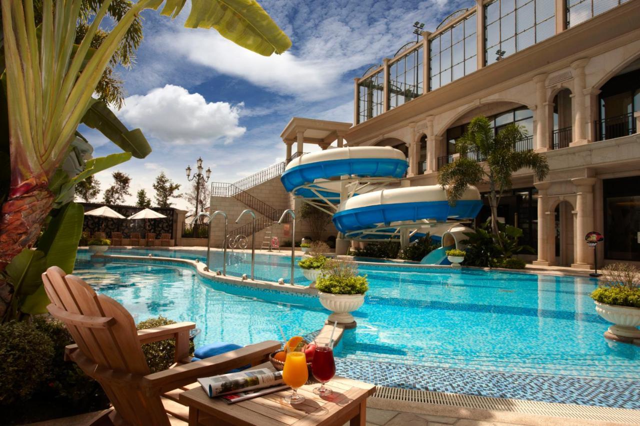 E-Da Royal Hotel Dashu Servizi foto The swimming pool at the hotel